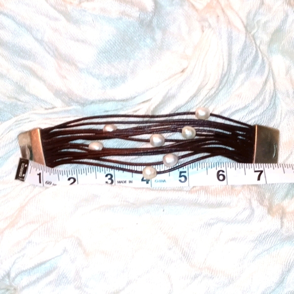 Leather & Freshwater Pearl Bracelet - Picture 3 of 4